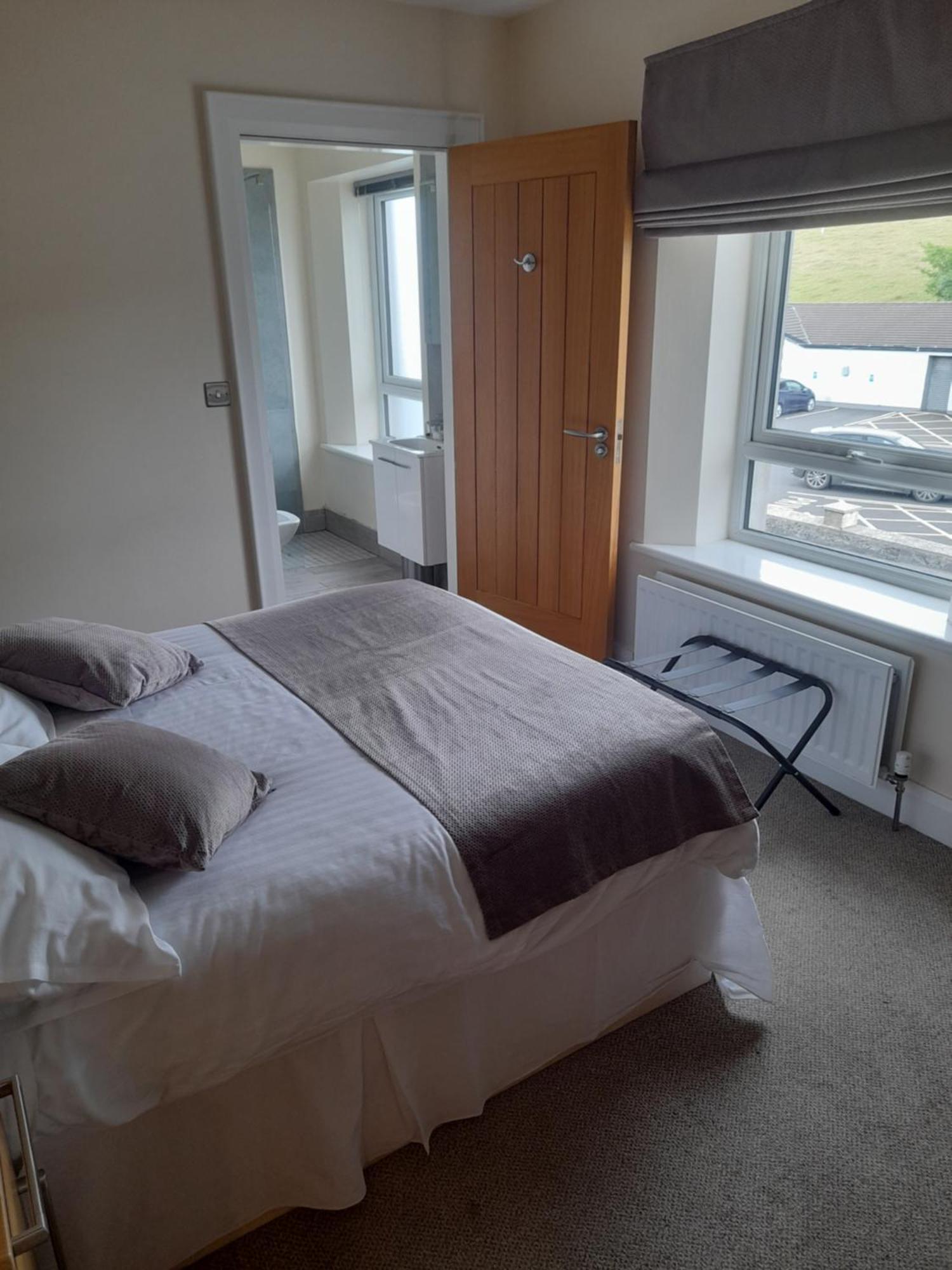 The Armada Bar And Restaurant Bed & Breakfast Armoy Exterior photo
