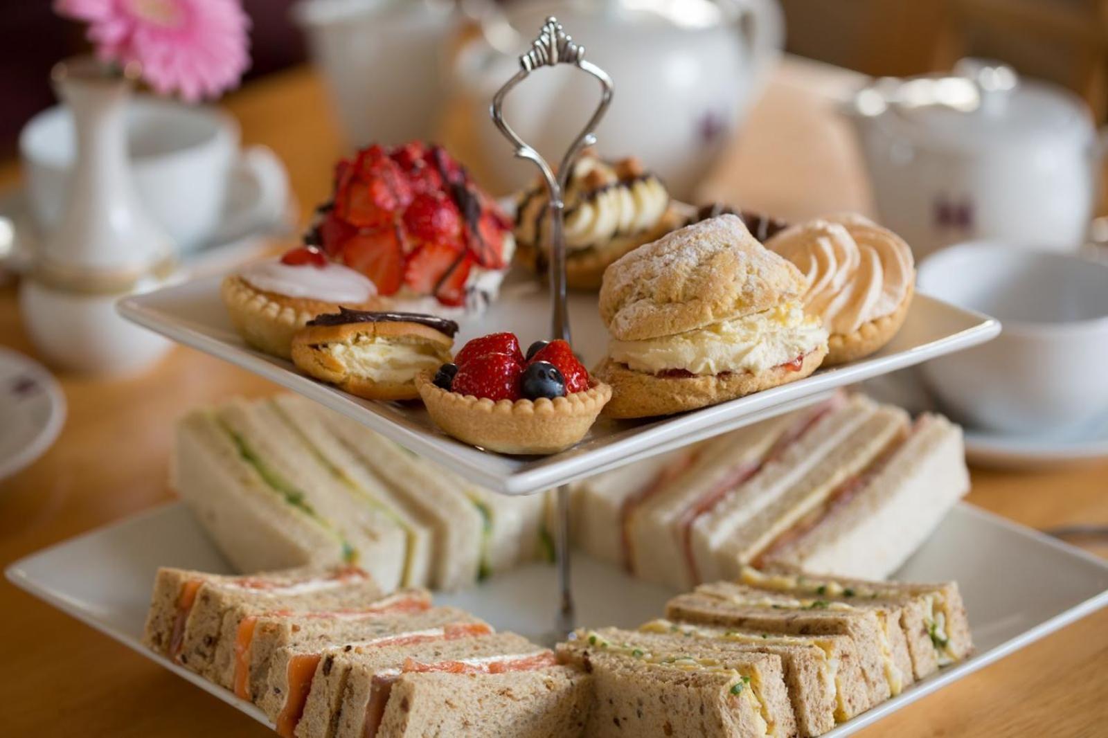 The Armada Bar And Restaurant Bed & Breakfast Armoy Exterior photo